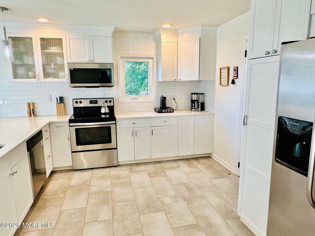 Interior, Kitchen, Pendant Lights, Recessed Lighting, Stainless Steel Appliances