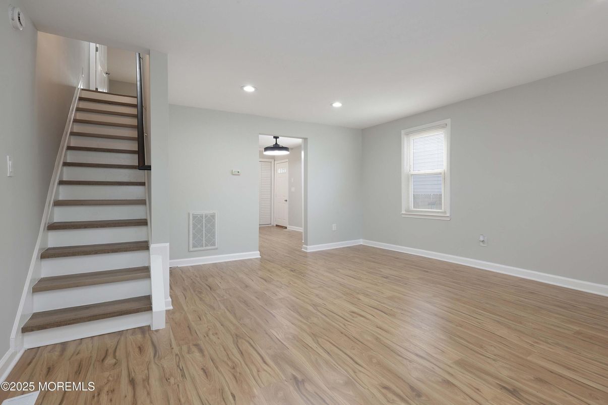 Empty room, Interior, Recessed Lighting, Wood Texture Flooring