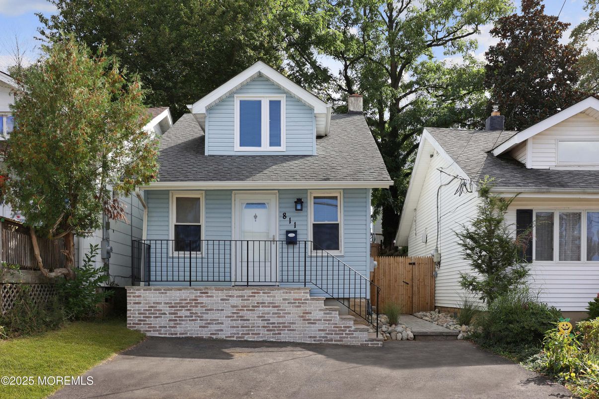 Exterior, Facade, Cape Cod
