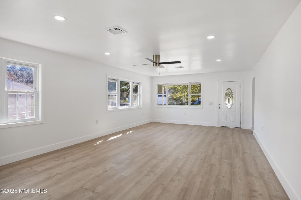 Empty room, Interior, Recessed Lighting, Wood Texture Flooring