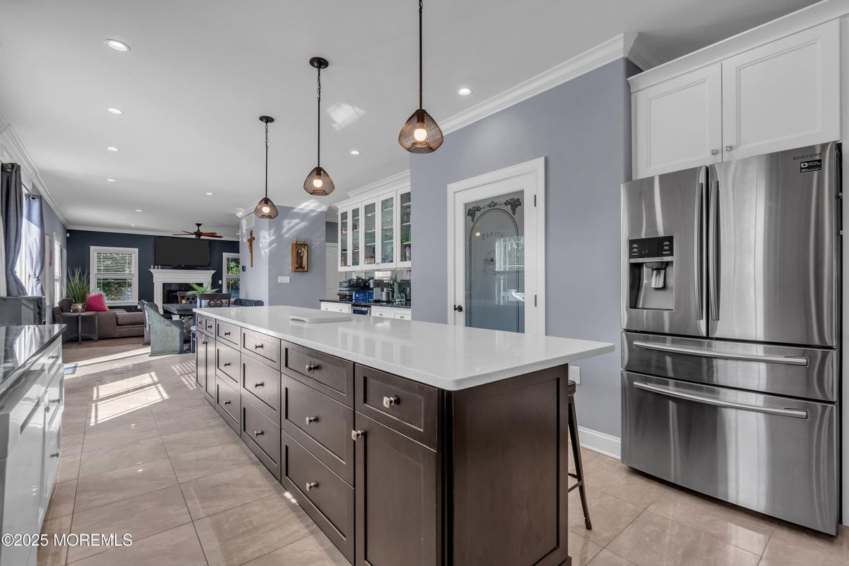 Interior, Kitchen, Living room, Pendant Lights, Recessed Lighting, Stainless Steel Appliances