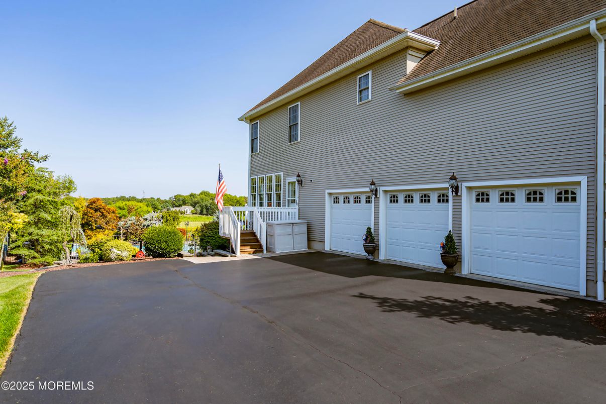 Detached Garage, Exterior
