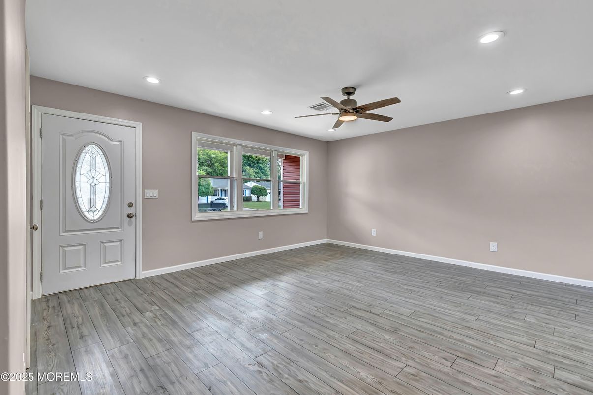 Empty room, Interior, Recessed Lighting, Wood Texture Flooring