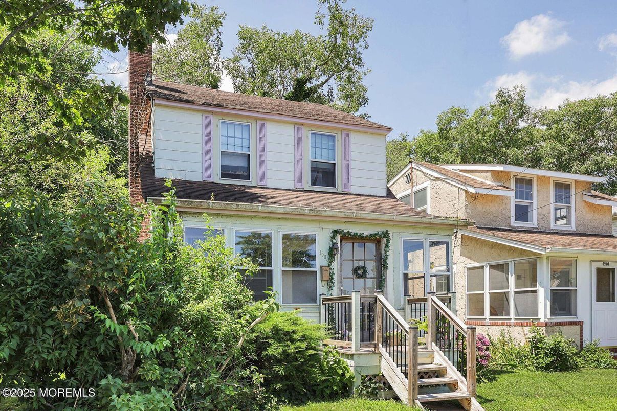Exterior, Facade, American Foursquare