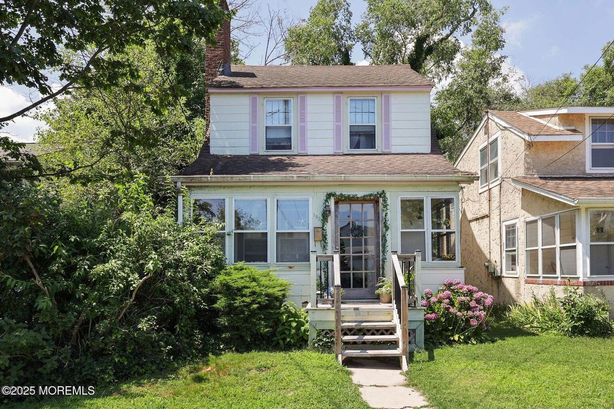 Exterior, Facade, American Foursquare