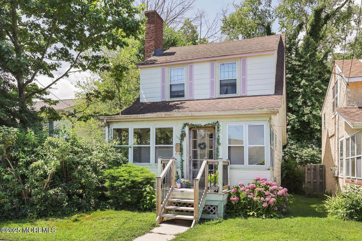 Exterior, Facade, American Foursquare