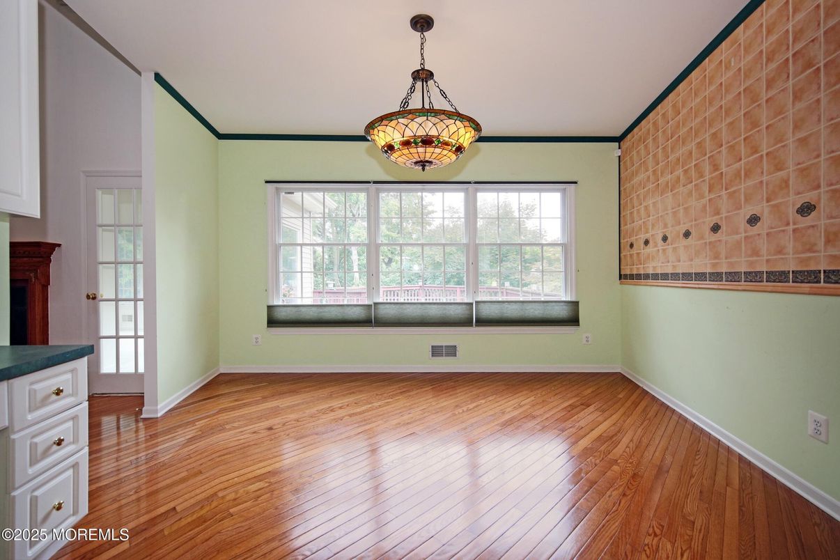 Empty room, Interior, Pendant Lights, Wood Texture Flooring