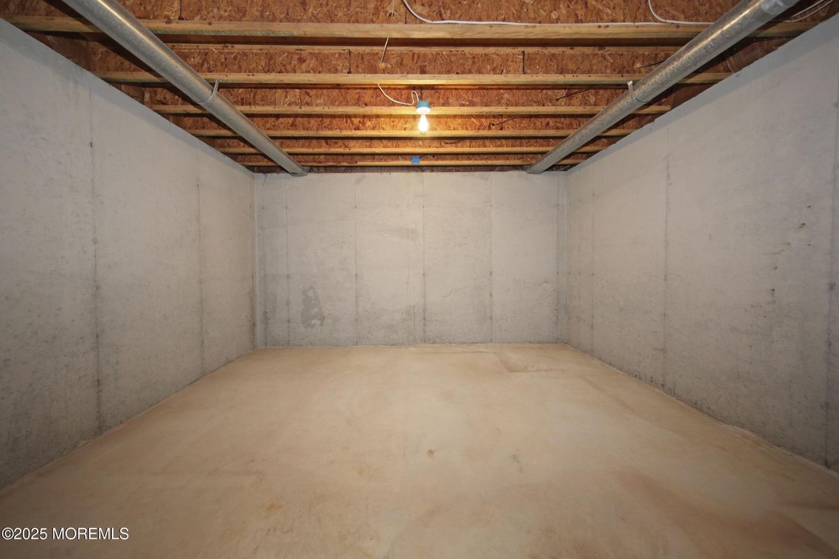 Empty room, Interior, Wooden Beams