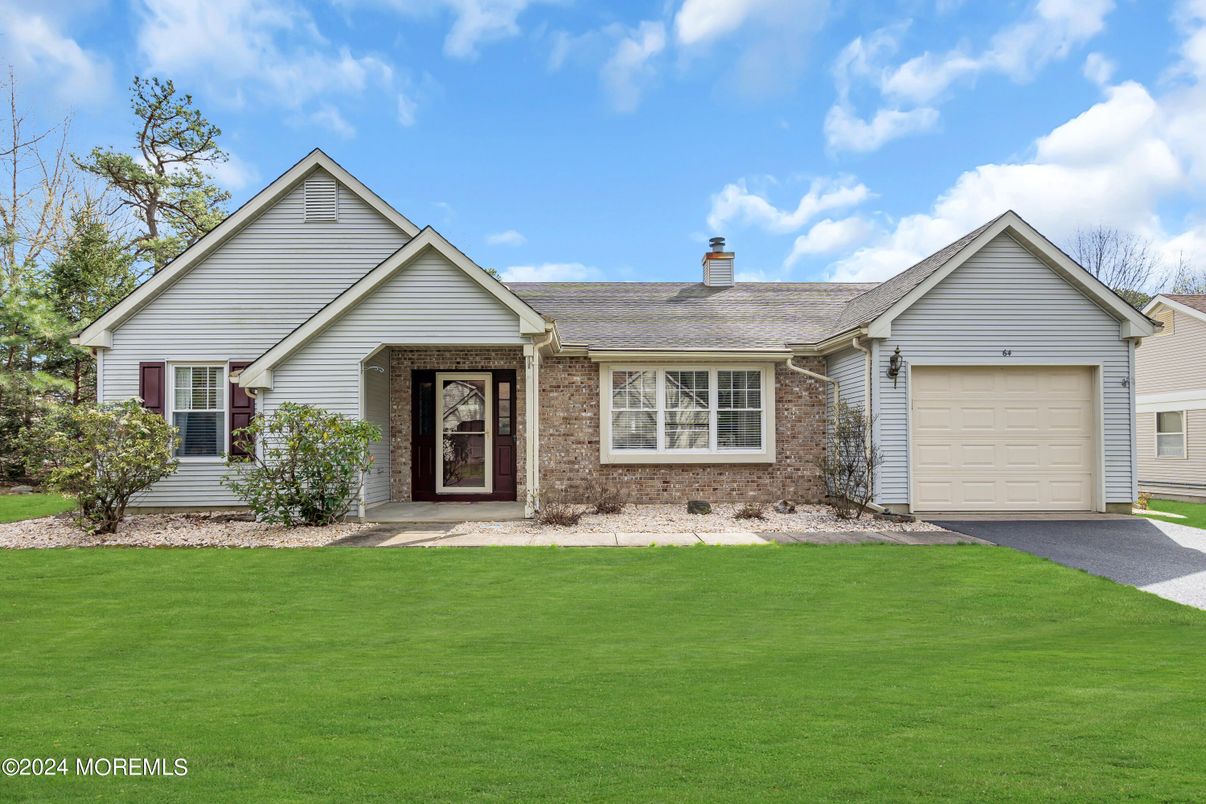 Attached, Exterior, Facade, Brick Facade, Ranch