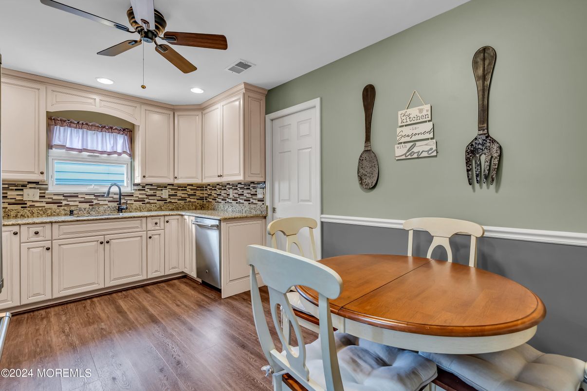 Dining room, Interior, Kitchen, Recessed Lighting, Wood Texture Flooring