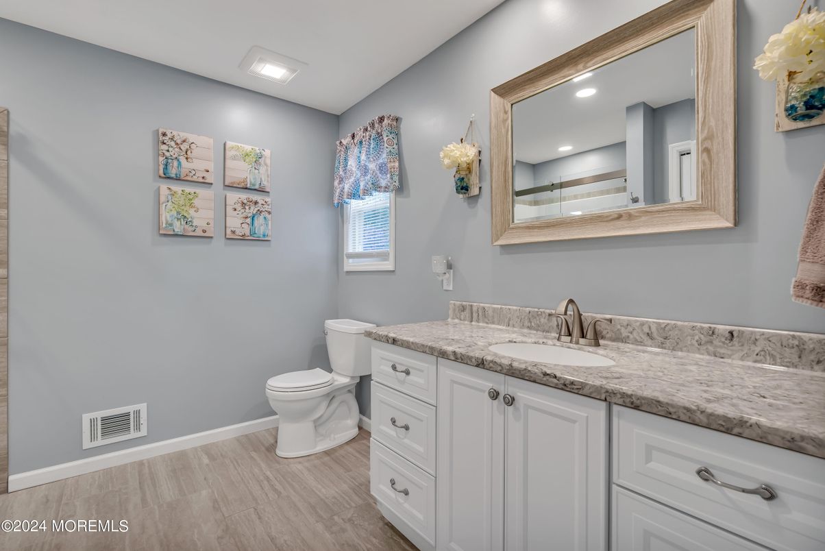 Bathroom, Interior, Recessed Lighting, Wood Texture Flooring