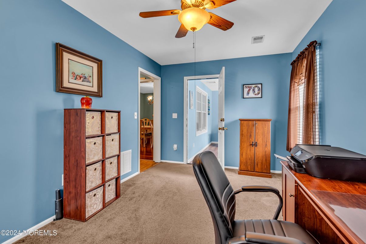 Home Office, Interior