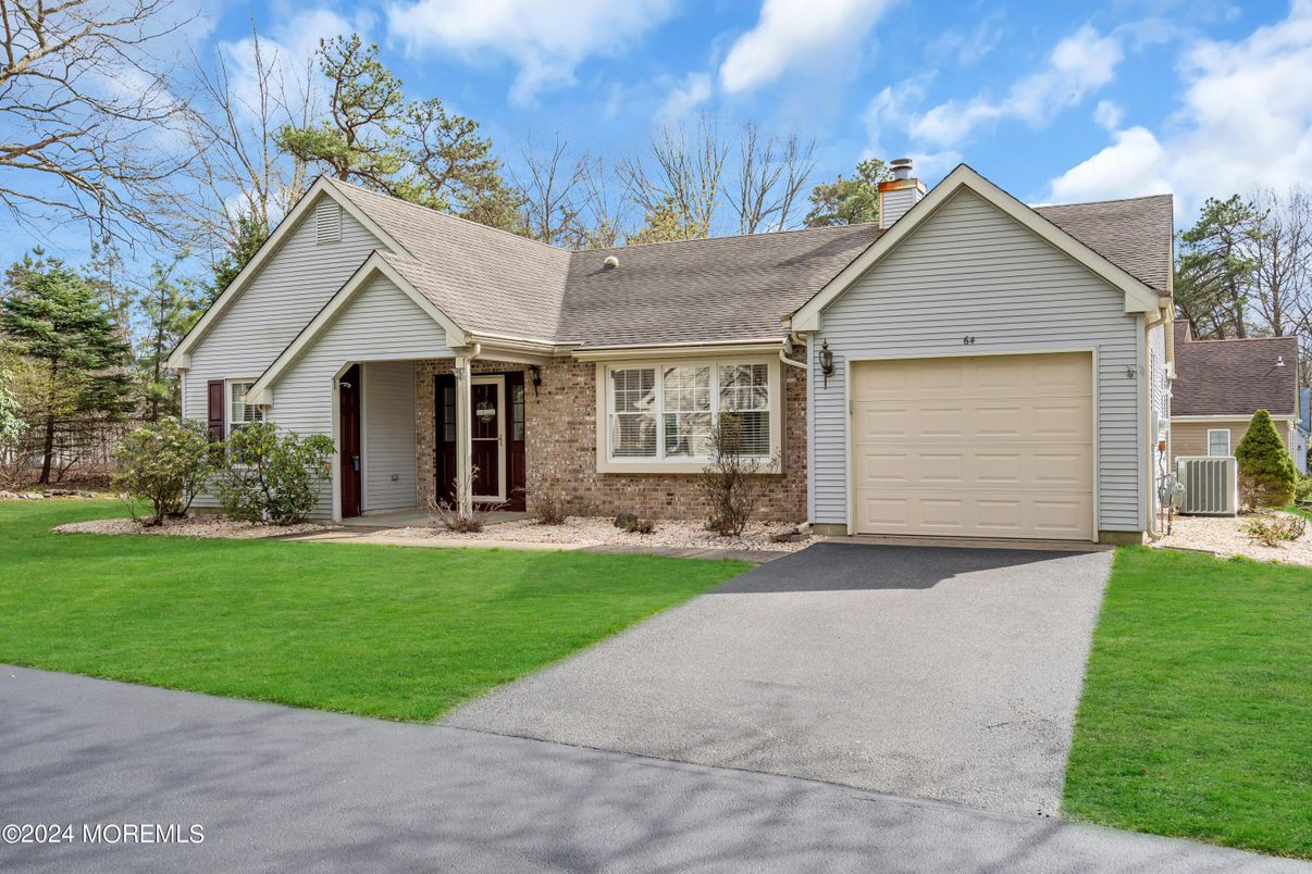 Attached, Exterior, Facade, Brick Facade, Ranch