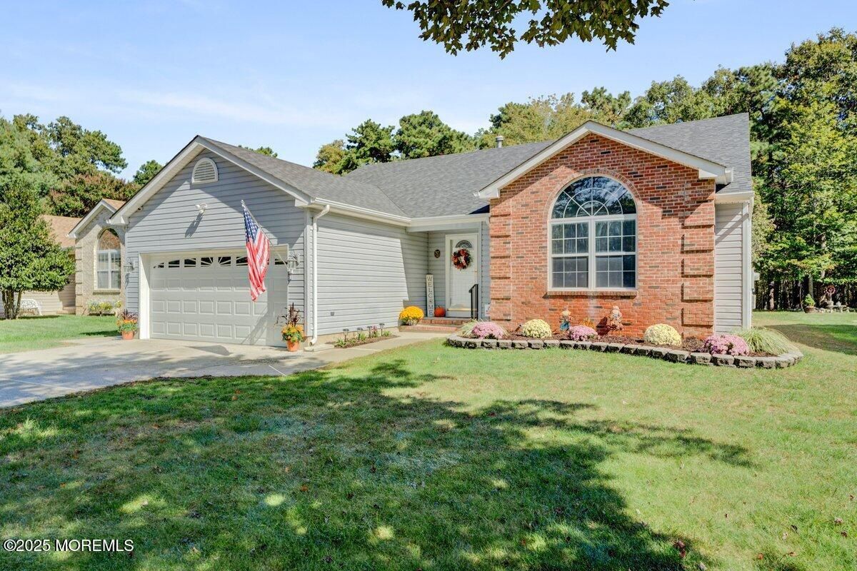 Attached, Exterior, Facade, Brick Facade, Ranch