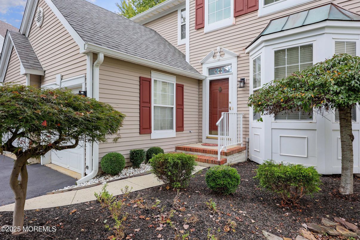 Exterior, Facade, None