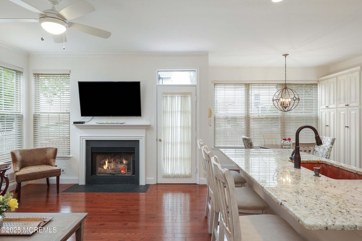 Chandelier, Dining room, Fireplace, Interior, Pendant Lights, Wood Texture Flooring