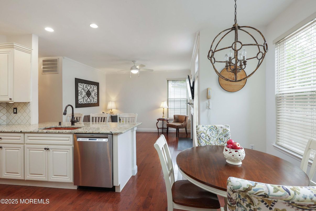 Dining room, Interior, Kitchen, Recessed Lighting, Wood Texture Flooring