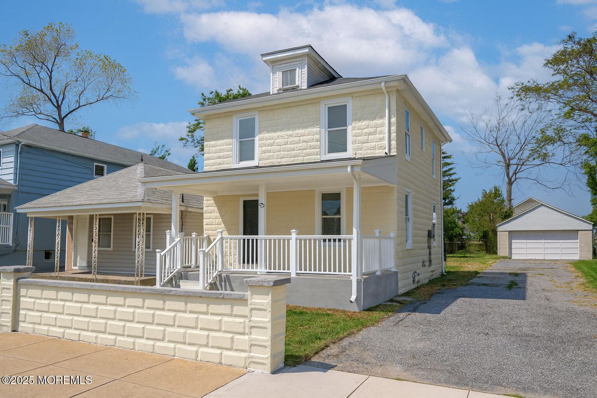 Detached Garage, Exterior, Facade, American Foursquare