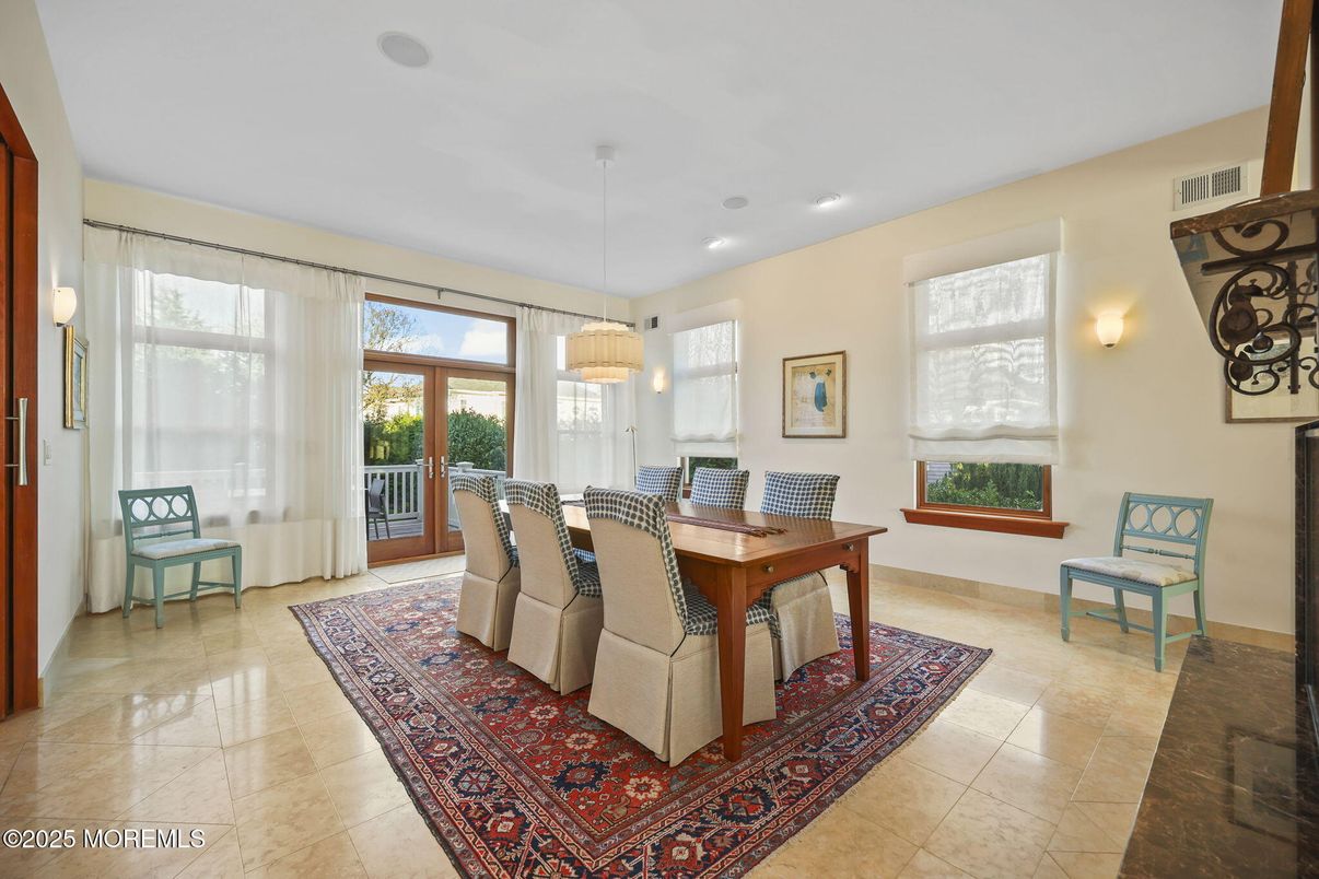 Dining room, Interior, Pendant Lights, Recessed Lighting