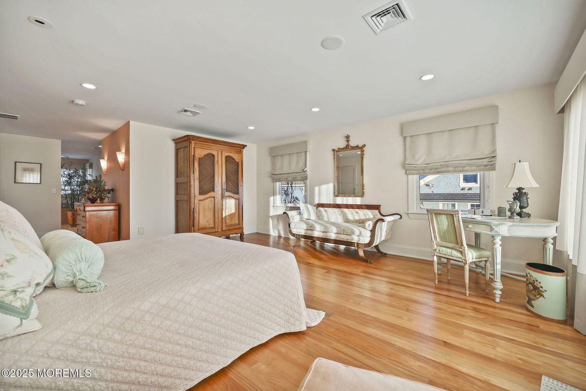 Bedroom, Home Office, Interior, Recessed Lighting, Wood Texture Flooring