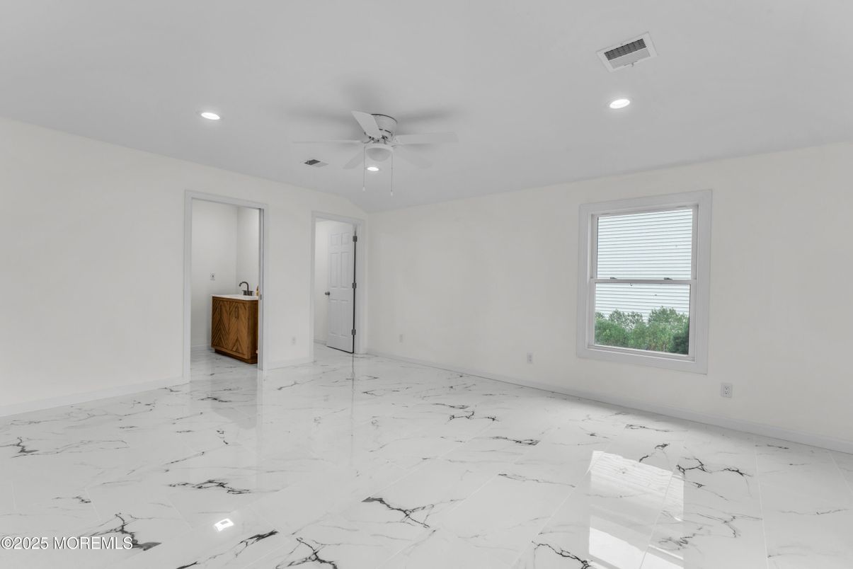 Empty room, Interior, Marble, Recessed Lighting