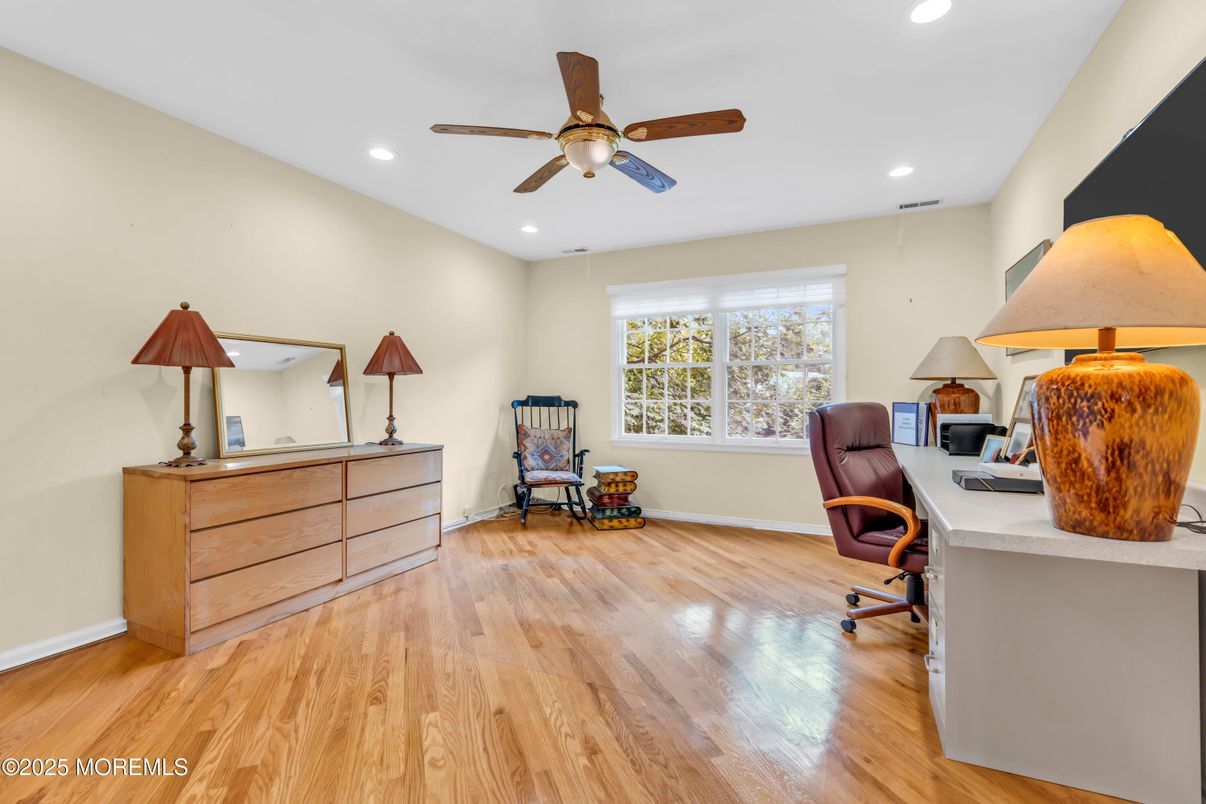 Home Office, Interior, Recessed Lighting, Wood Texture Flooring