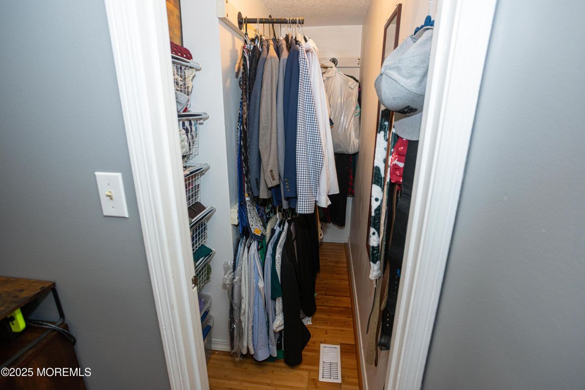Interior, Walk-in Closets, Wood Texture Flooring