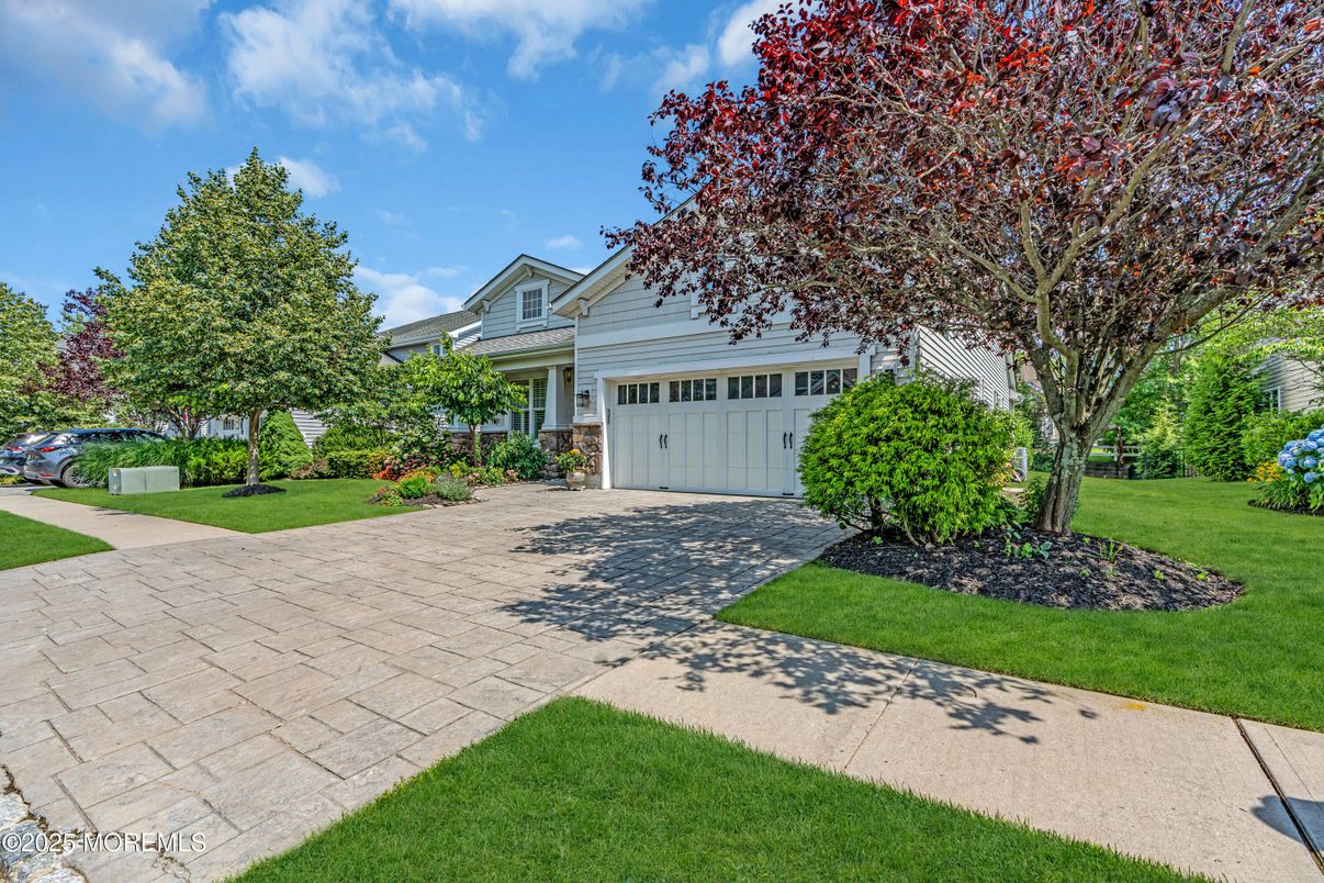 Attached, Exterior, Facade, Cape Cod