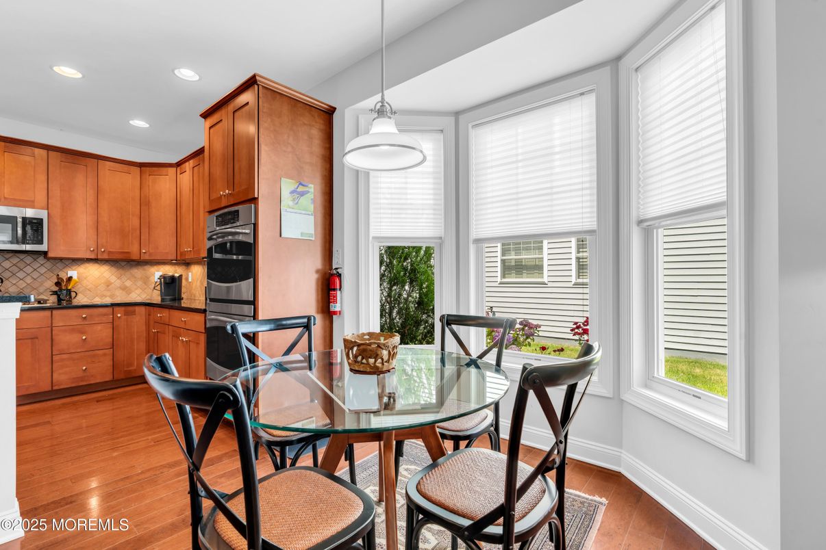 Dining room, Interior, Kitchen, Pendant Lights, Recessed Lighting, Wood Texture Flooring