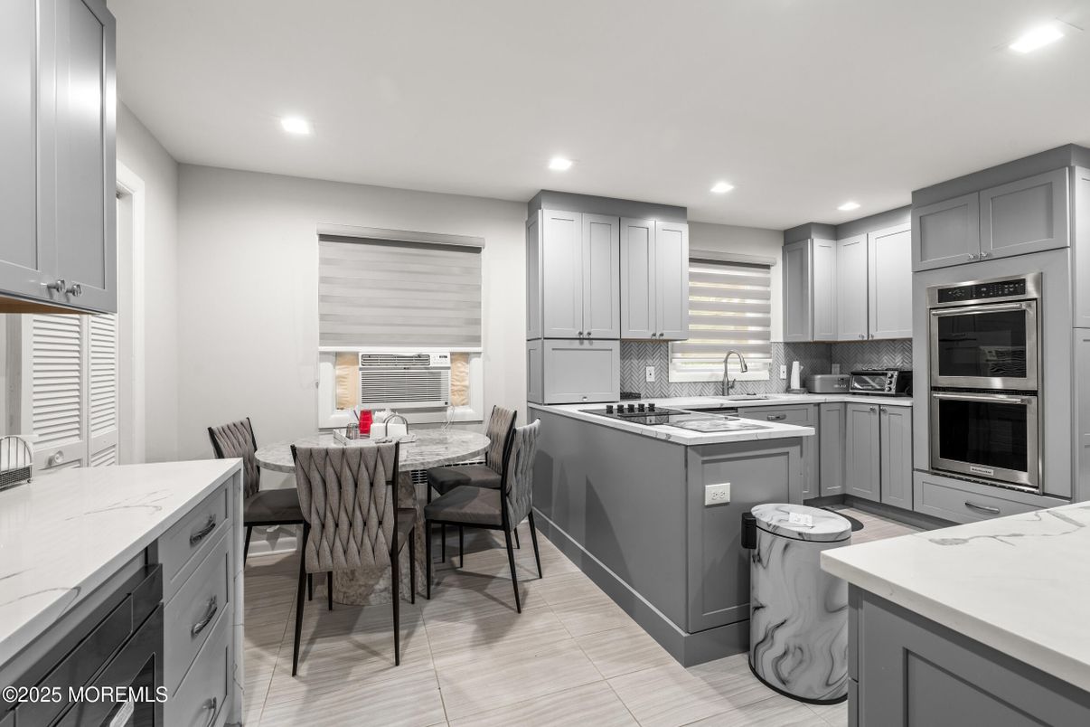 Dining room, Interior, Kitchen, Recessed Lighting, Stainless Steel Appliances