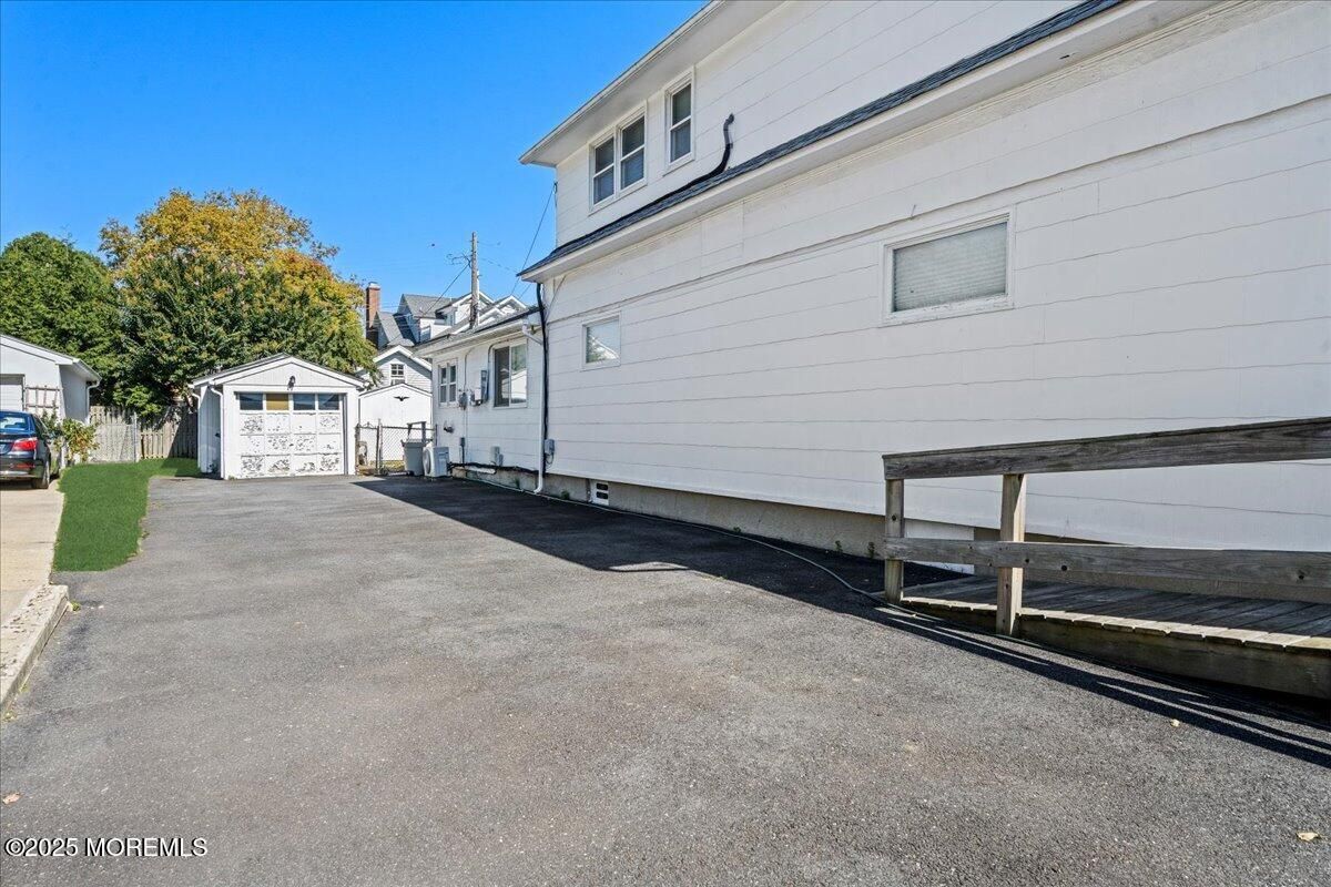 Detached Garage, Exterior