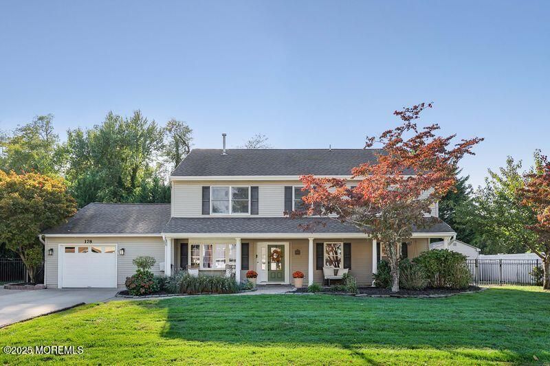 Attached, Exterior, Facade, Farmhouse