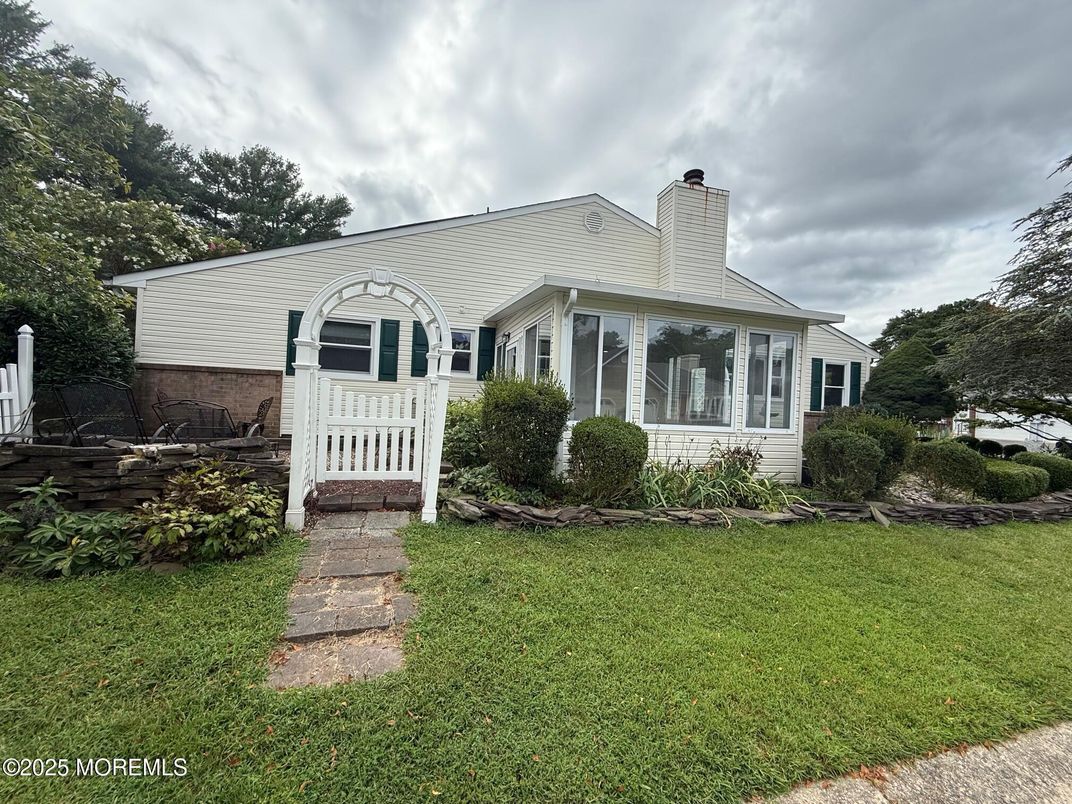 Backyard, Exterior, Facade, Cape Cod