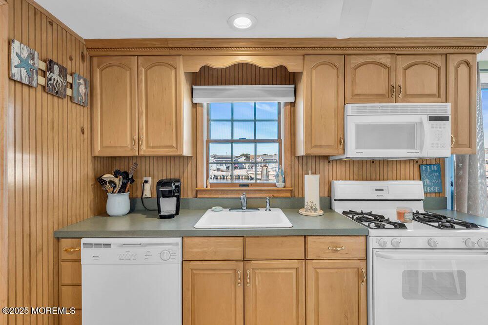 Interior, Kitchen, Recessed Lighting, Water