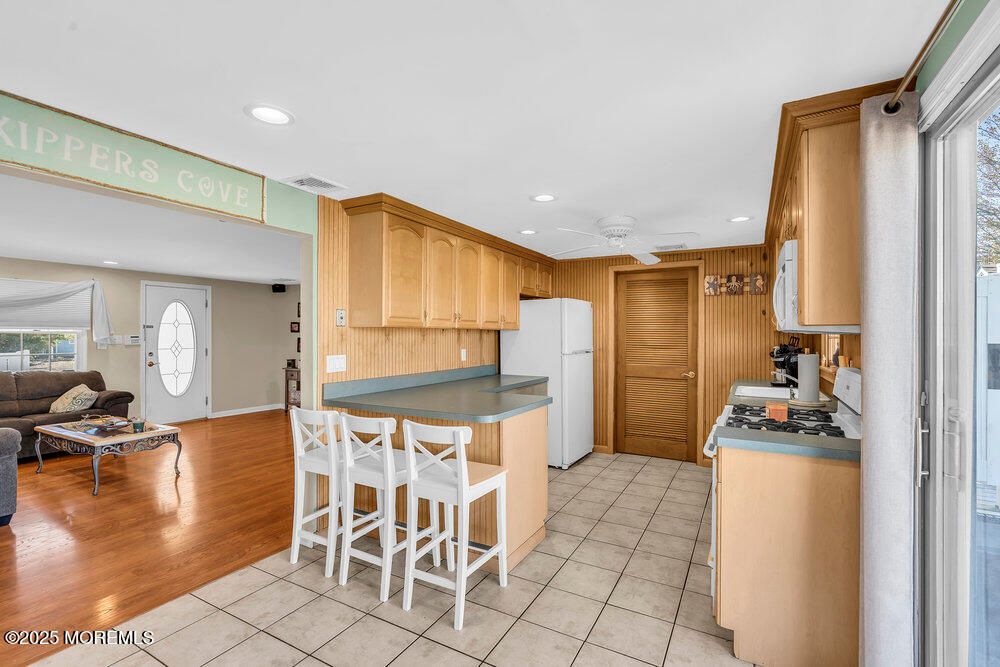 Interior, Kitchen, Living room, Recessed Lighting, Wood Texture Flooring