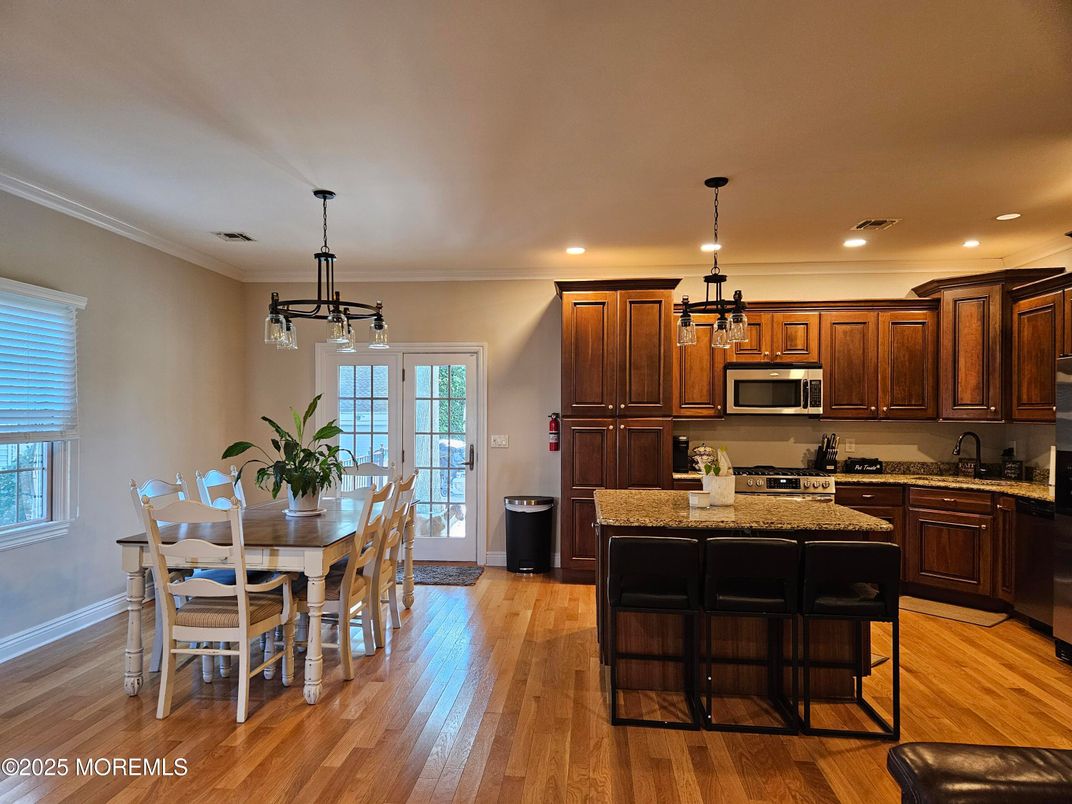 Dining room, Interior, Kitchen, Pendant Lights, Recessed Lighting, Wood Texture Flooring