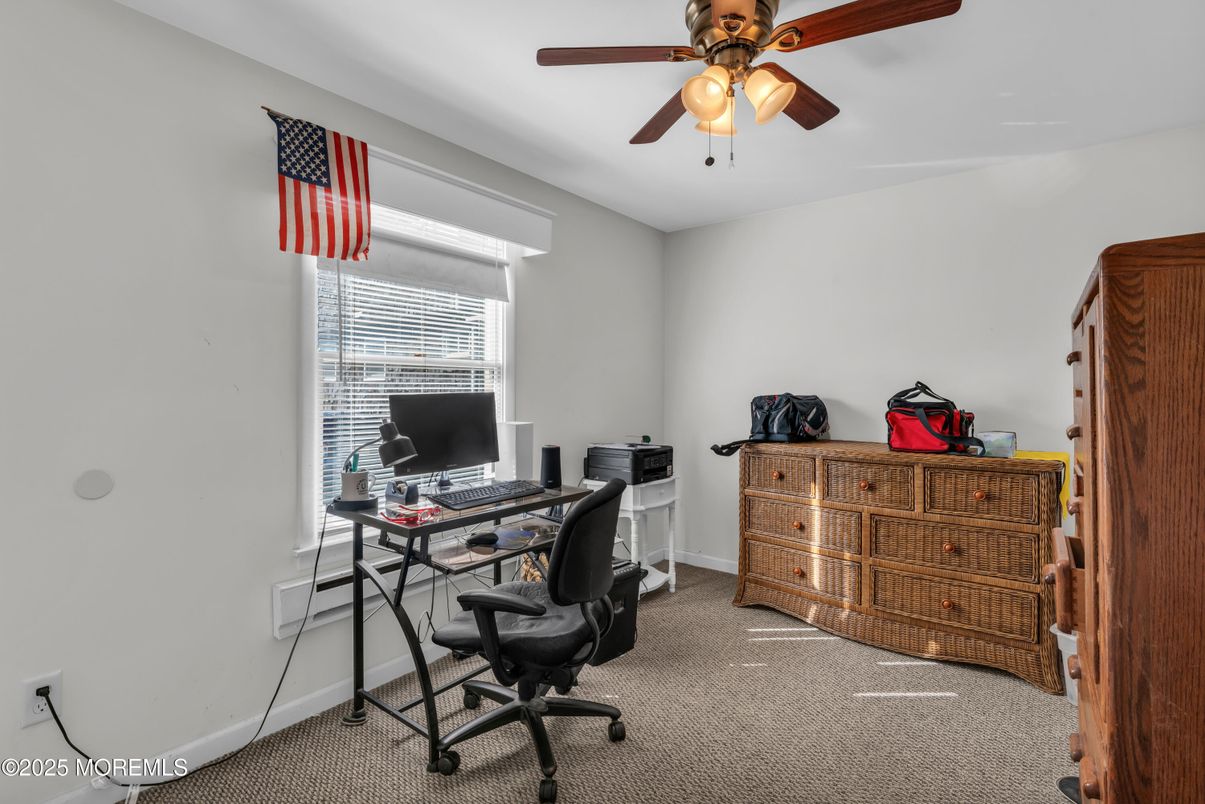 Home Office, Interior