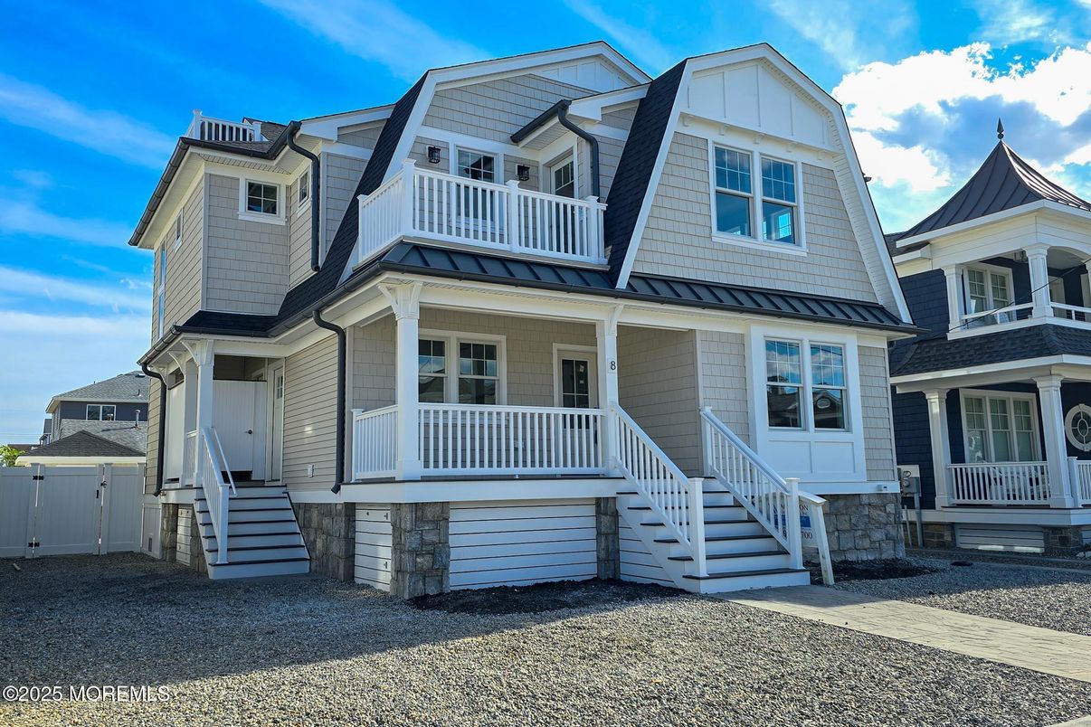 Exterior, Facade, Queen Anne Victorian