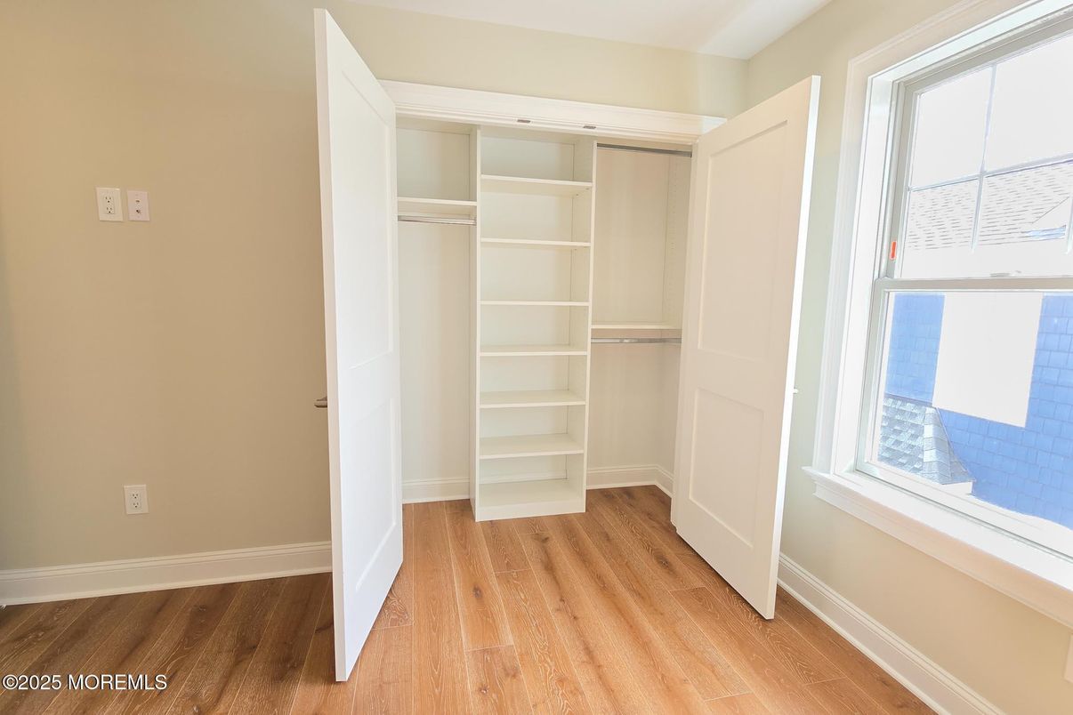 Interior, Walk-in Closets, Wood Texture Flooring