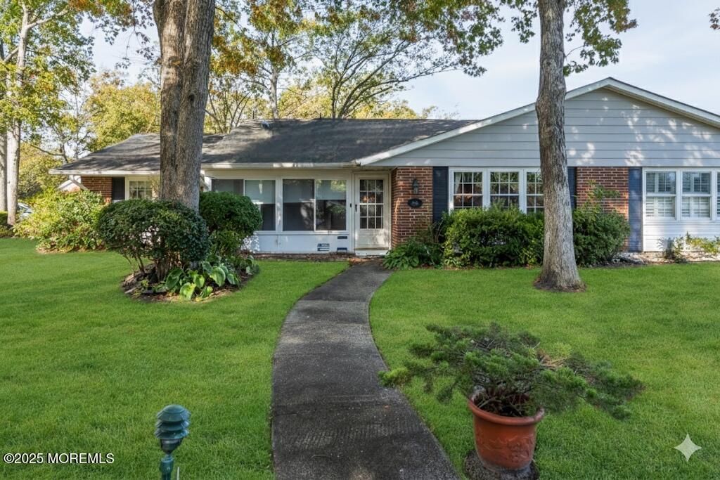Exterior, Facade, Brick Facade, Ranch