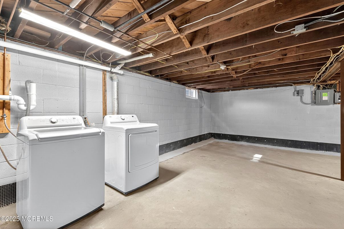 Interior, Stone Walls, Washer, Wooden Beams