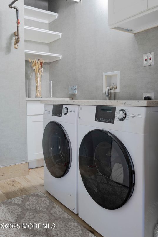 Interior, Washer, Wood Texture Flooring