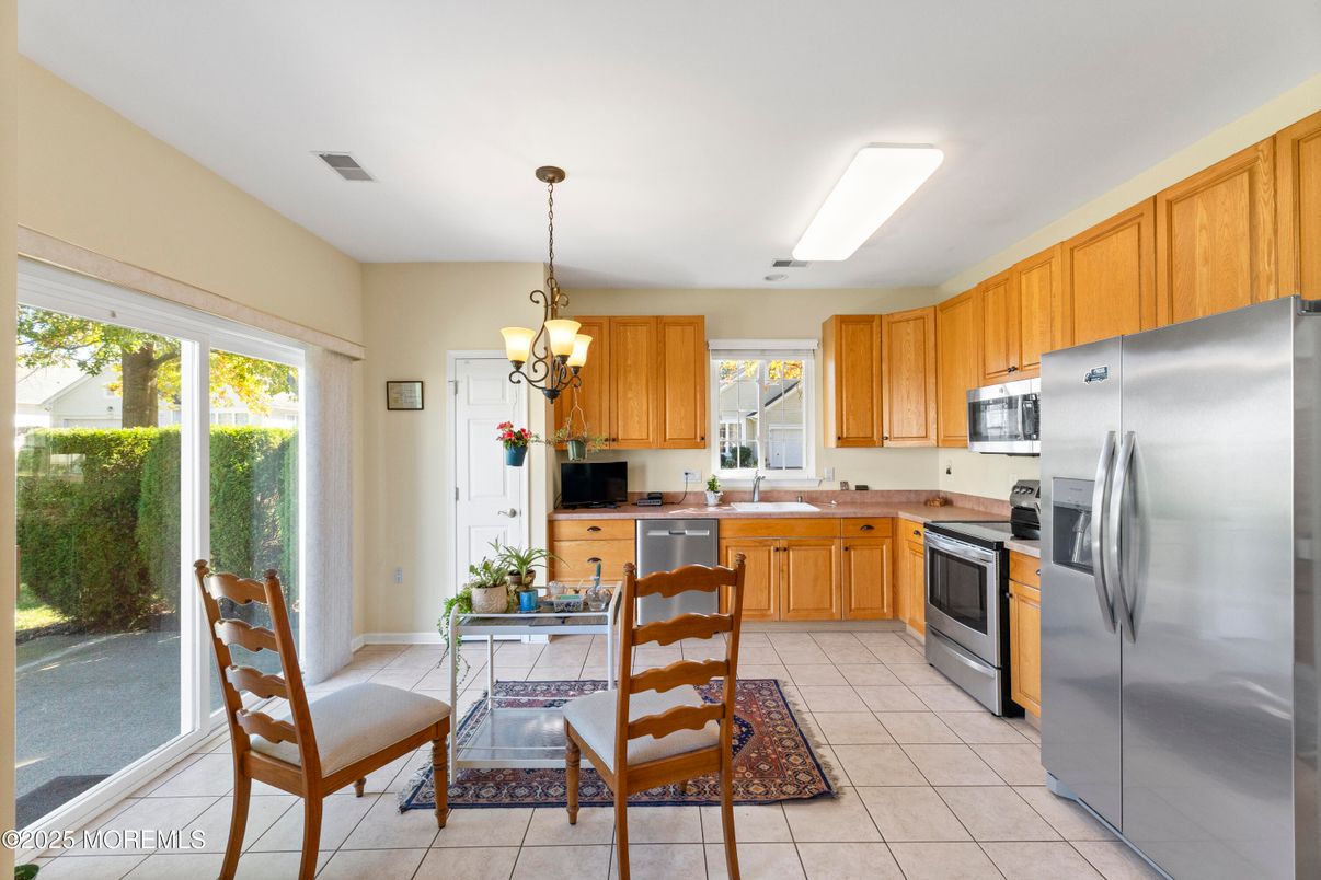 Dining room, Interior, Kitchen, Pendant Lights, Stainless Steel Appliances