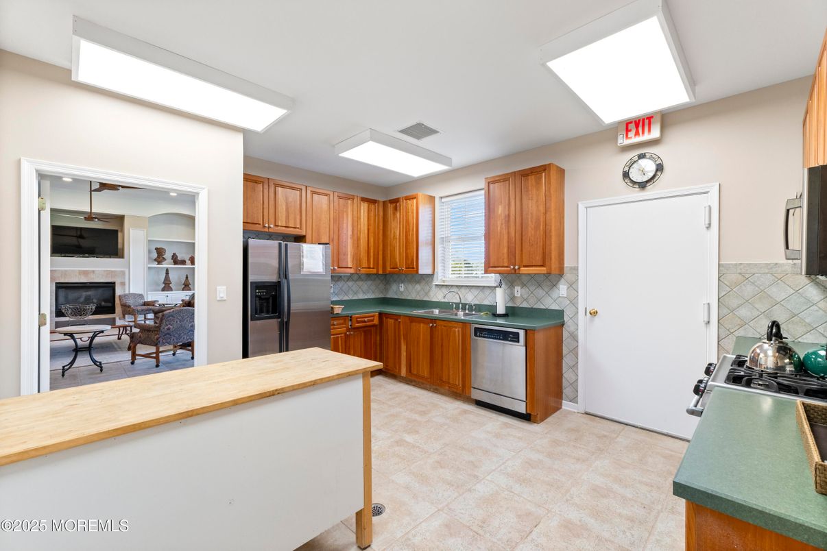 Dining room, Interior, Kitchen, Stainless Steel Appliances