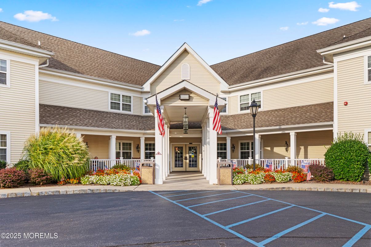 Exterior, Facade, Rowhouse
