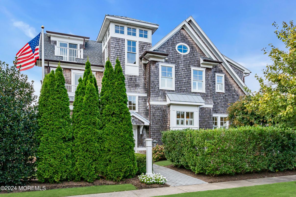 Exterior, Facade, Brick Traditional