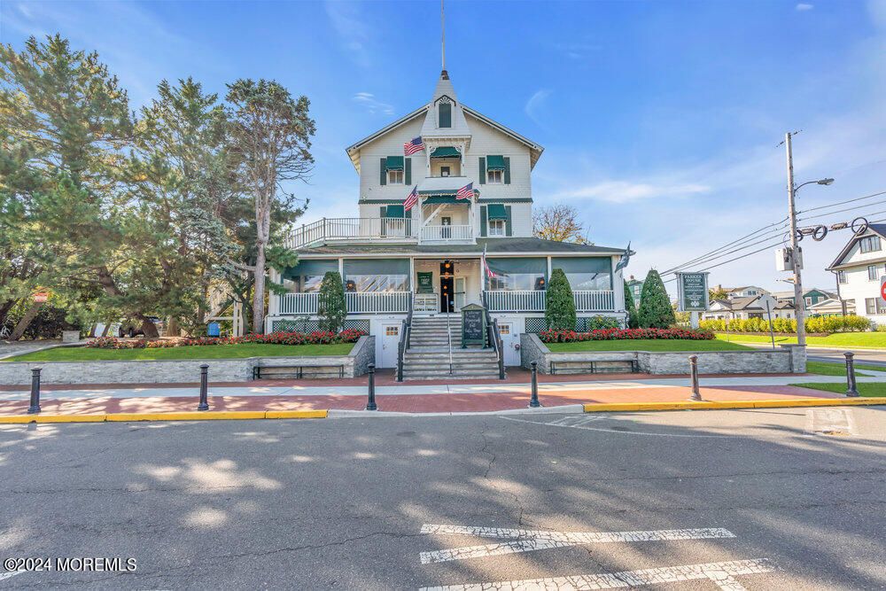 Exterior, Facade, Queen Anne Victorian