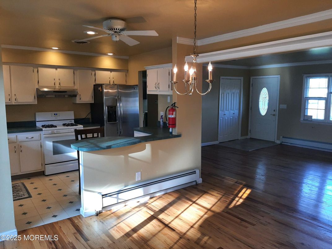 Interior, Kitchen, Pendant Lights, Recessed Lighting, Wood Texture Flooring