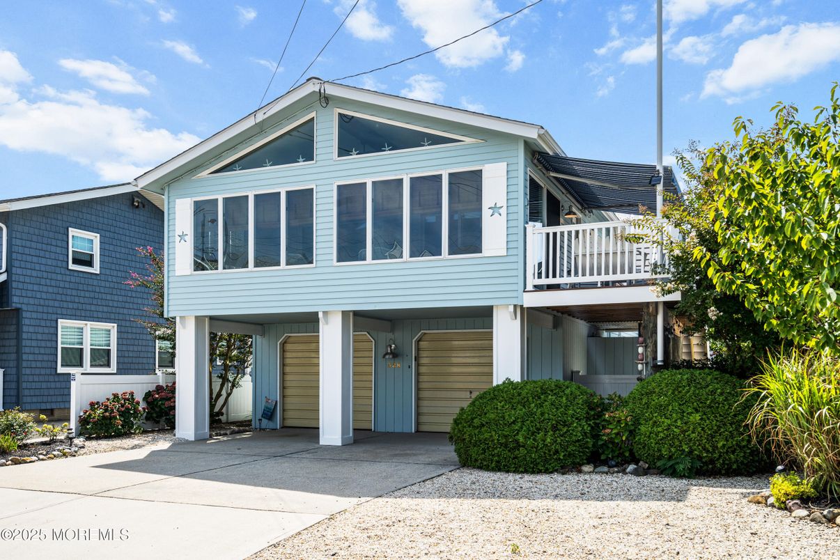 Exterior, Facade, American Craftsman