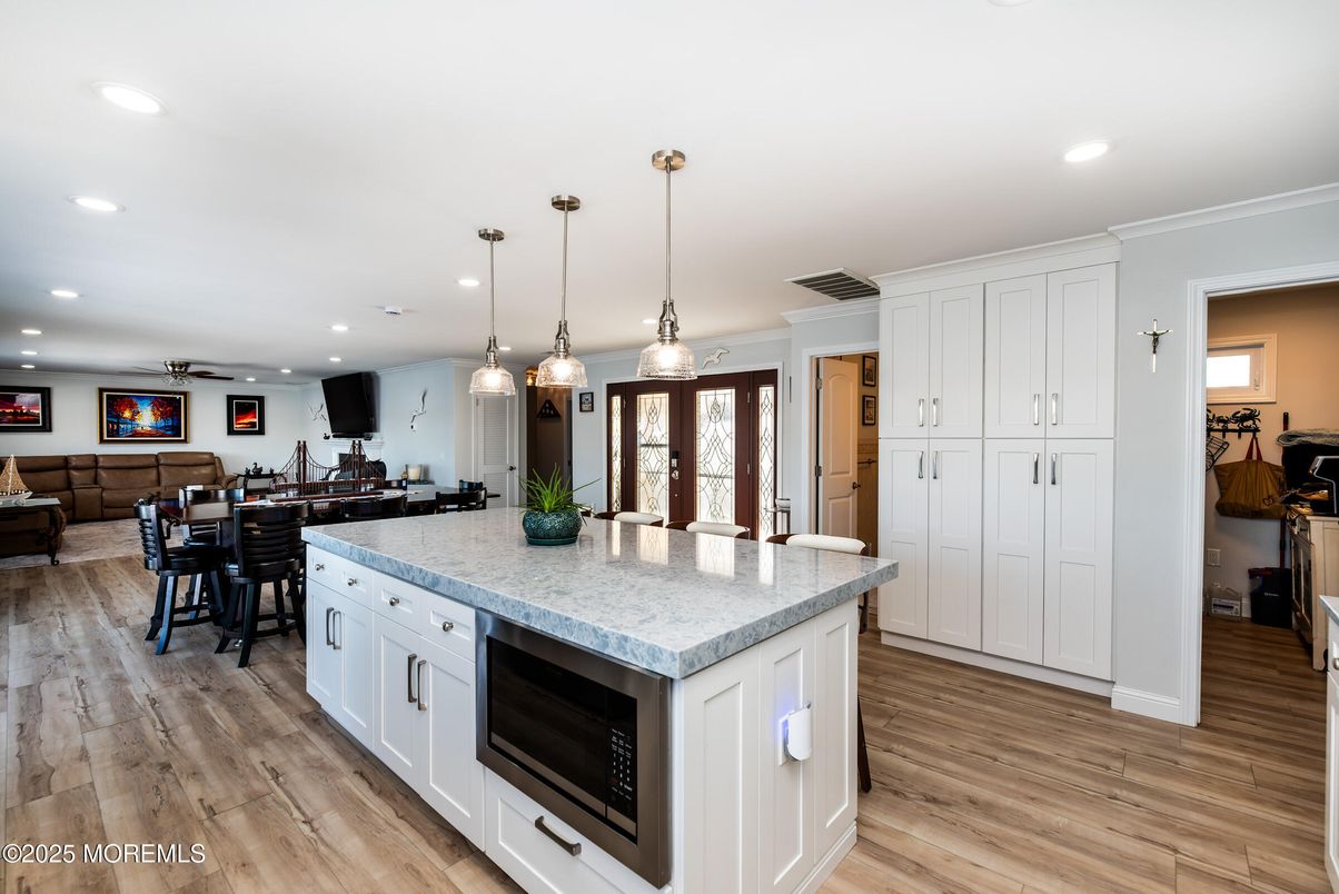 Dining room, Interior, Kitchen, Pendant Lights, Recessed Lighting, Wood Texture Flooring